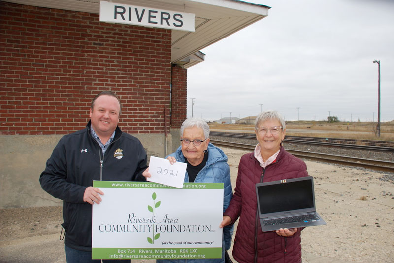 members Barb Sveistrup and Susan Citulsky presented their grant by RACF director Aaron Tycoles.
