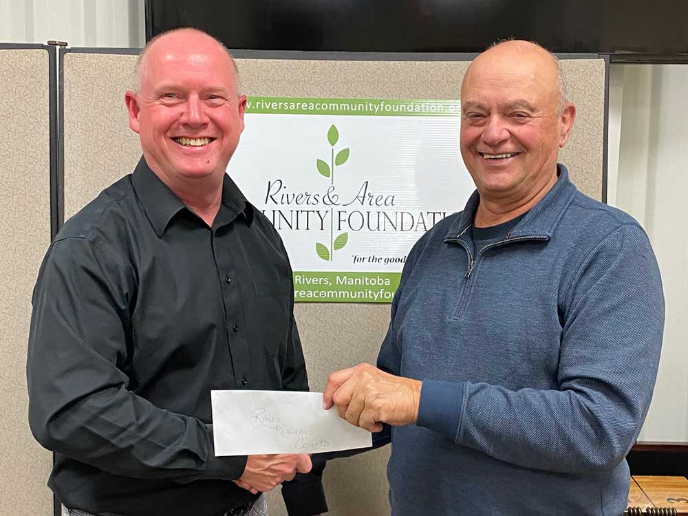 RACF 2022 Grant Presentation - L-R: Councillor, Dave Creighton and RACF Director, Rod Veitch