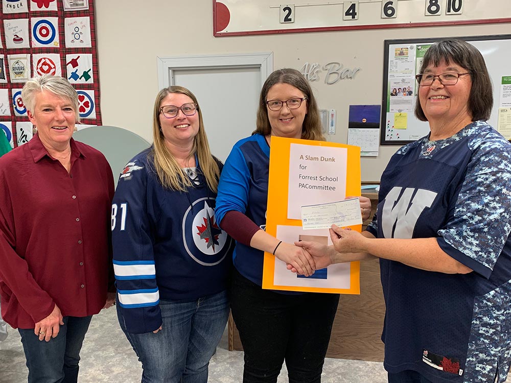 2023 cheque presentation to Forrest School Parent Advisory Group